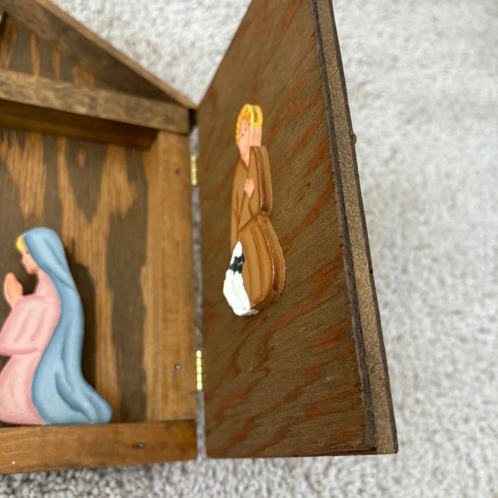 N/A charming wooden